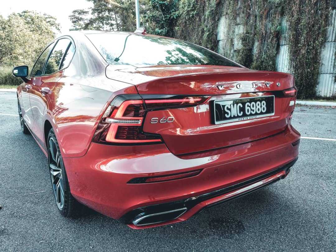 Volvo  S60 Recharge R-Design, T8 AWD (407 hp) aut