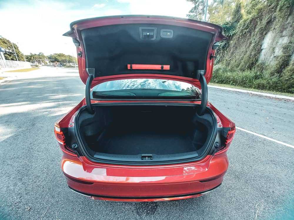 Volvo  S60 Recharge R-Design, T8 AWD (407 hp) aut