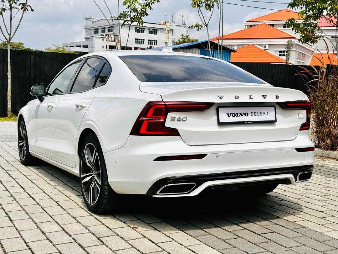 Volvo  S60 Recharge R-Design, T8