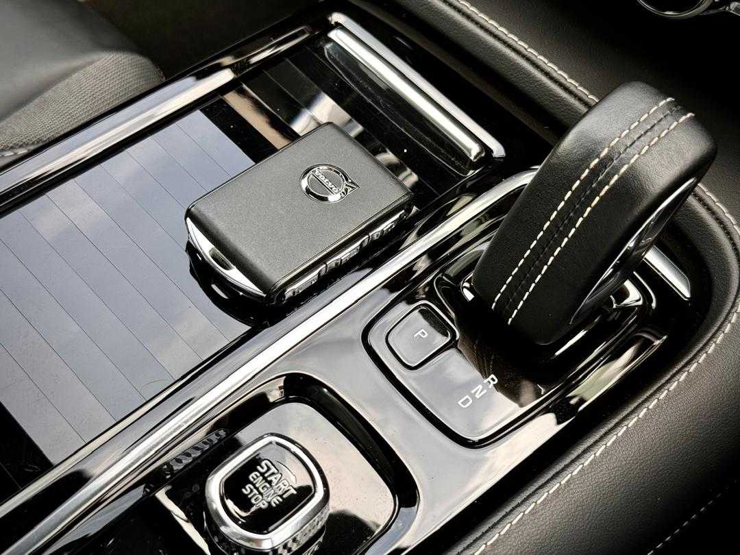 Volvo  S60 Recharge R-Design, T8