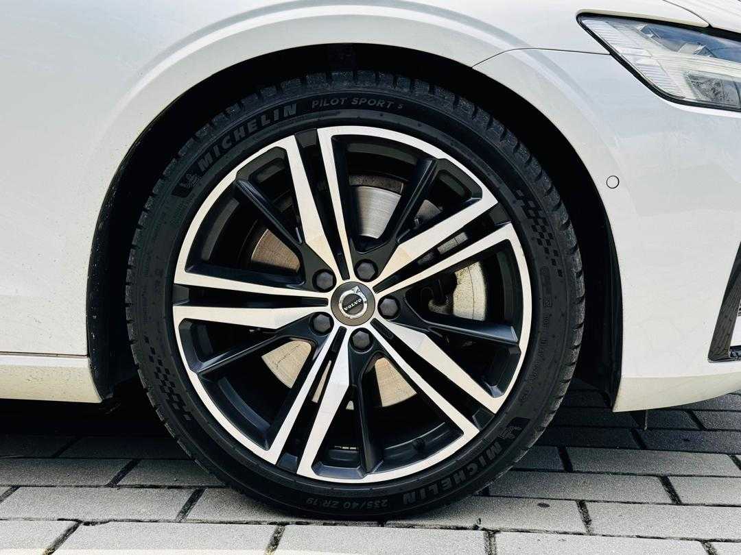 Volvo  S60 Recharge R-Design, T8
