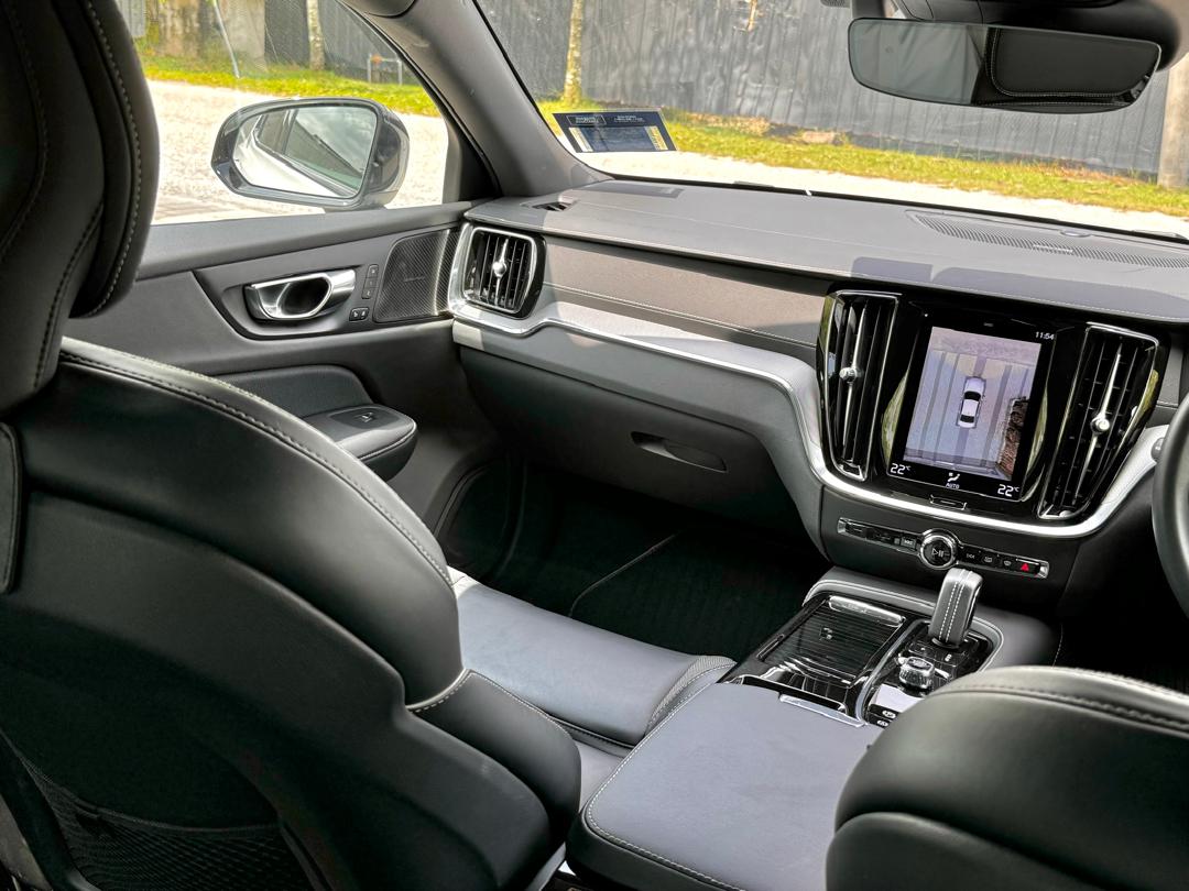 Volvo  S60 Recharge R-Design, T8