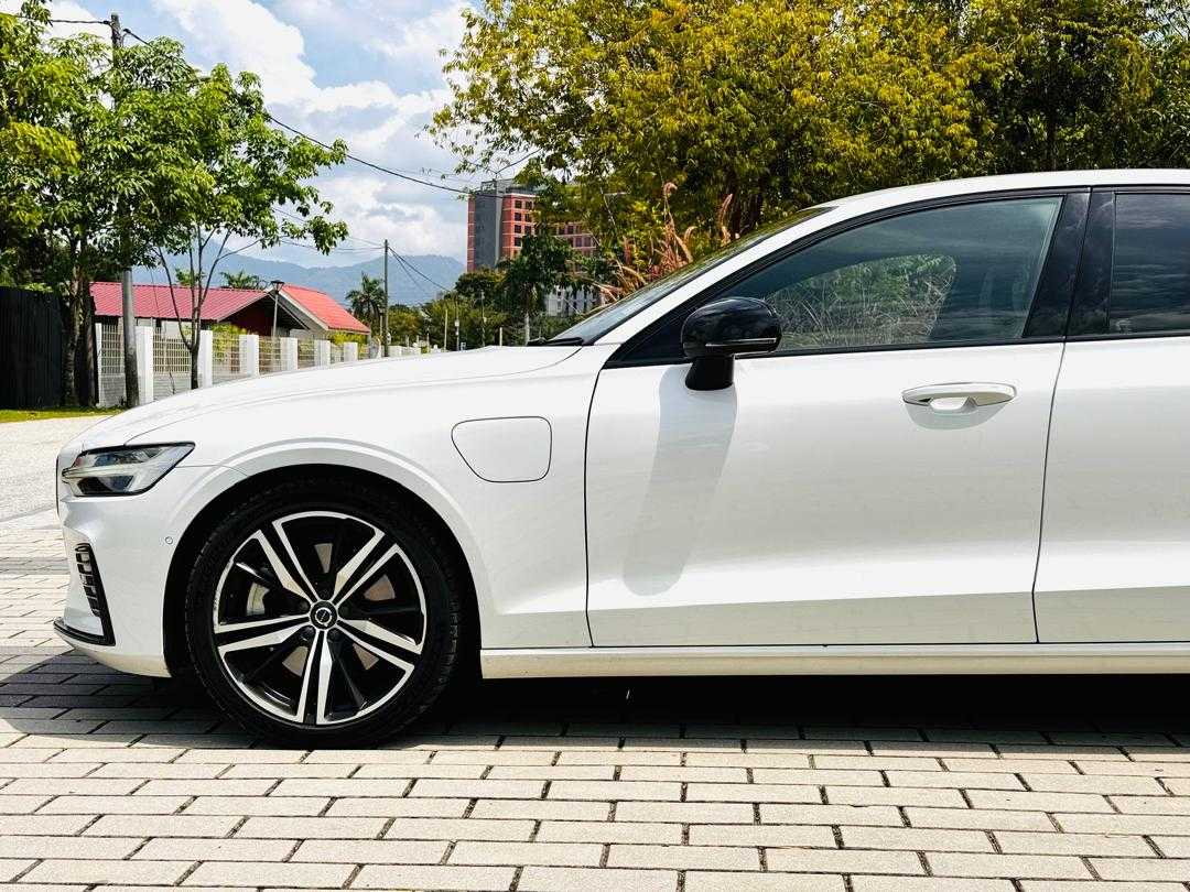 Volvo  S60 Recharge R-Design, T8