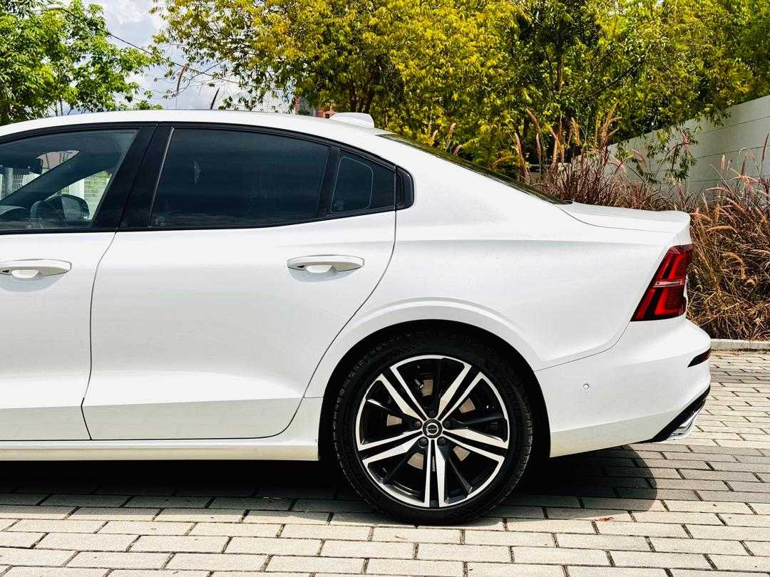 Volvo  S60 Recharge R-Design, T8