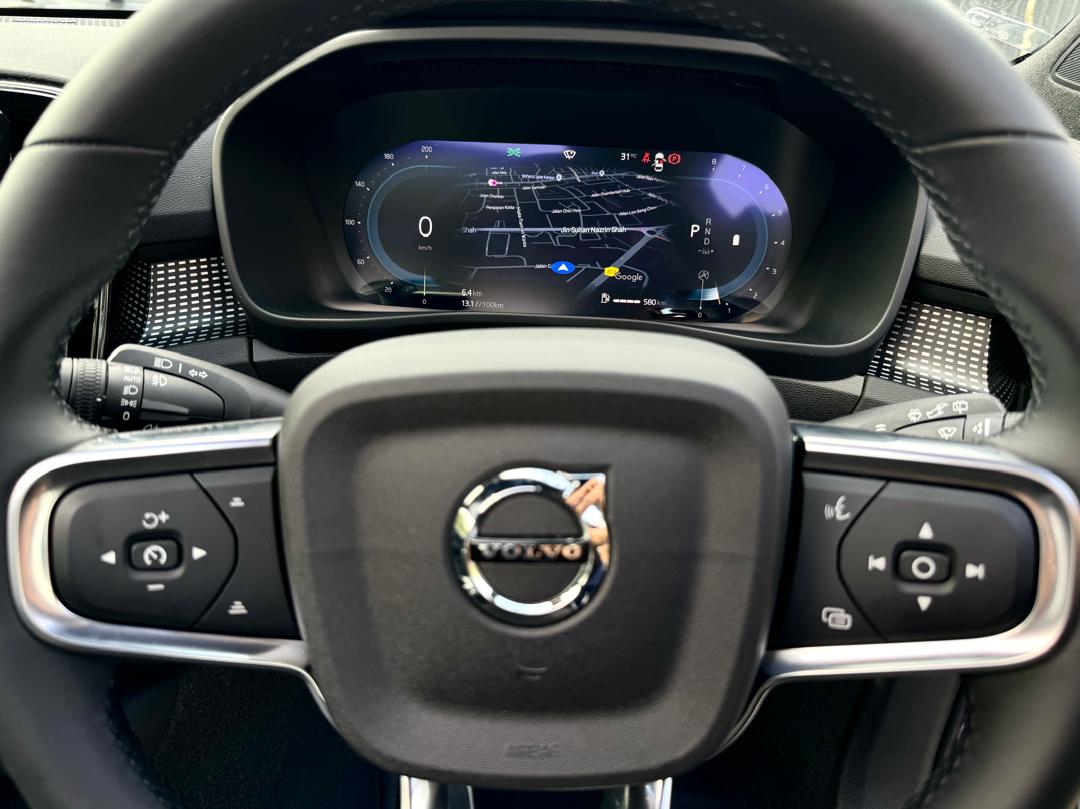 Volvo  XC40 Plus, B5 AWD Mild hybrid, Petrol, Dark
