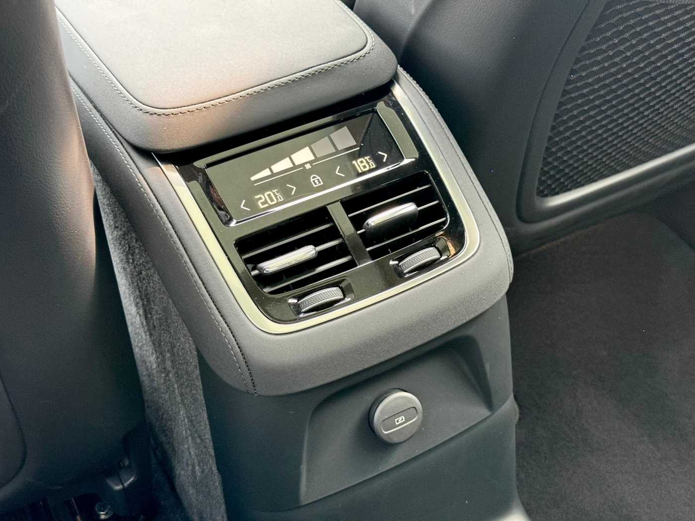 Volvo XC90 Ultra, T8 AWD Plug-in hybrid, Electric/Petrol, Bright, 7 Seats