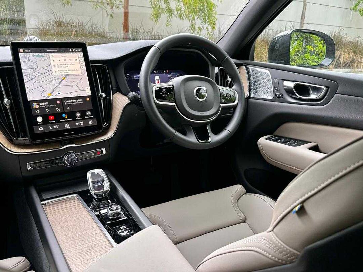 Volvo  Ultra, T8 AWD Plug-in hybrid, Electric/Petrol, Dark