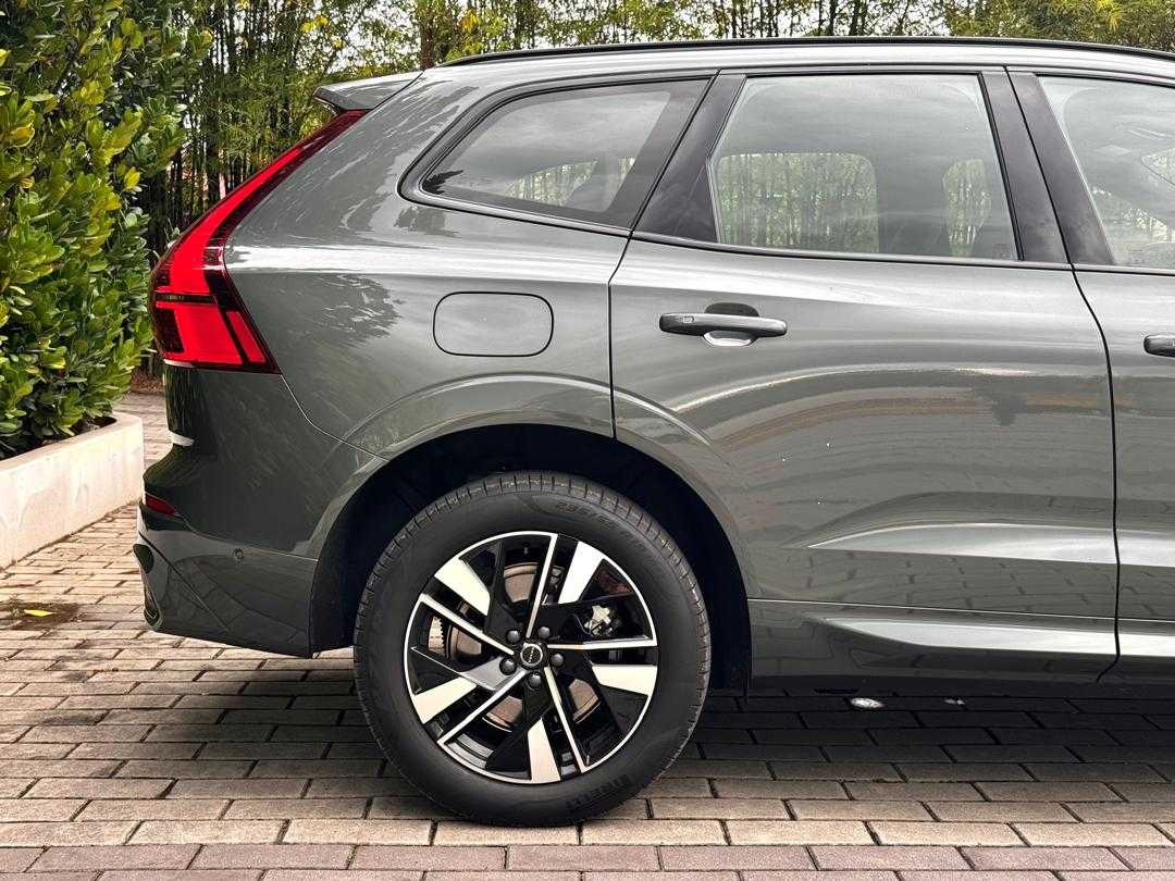 Volvo  Ultra, T8 AWD Plug-in hybrid, Electric/Petrol, Dark
