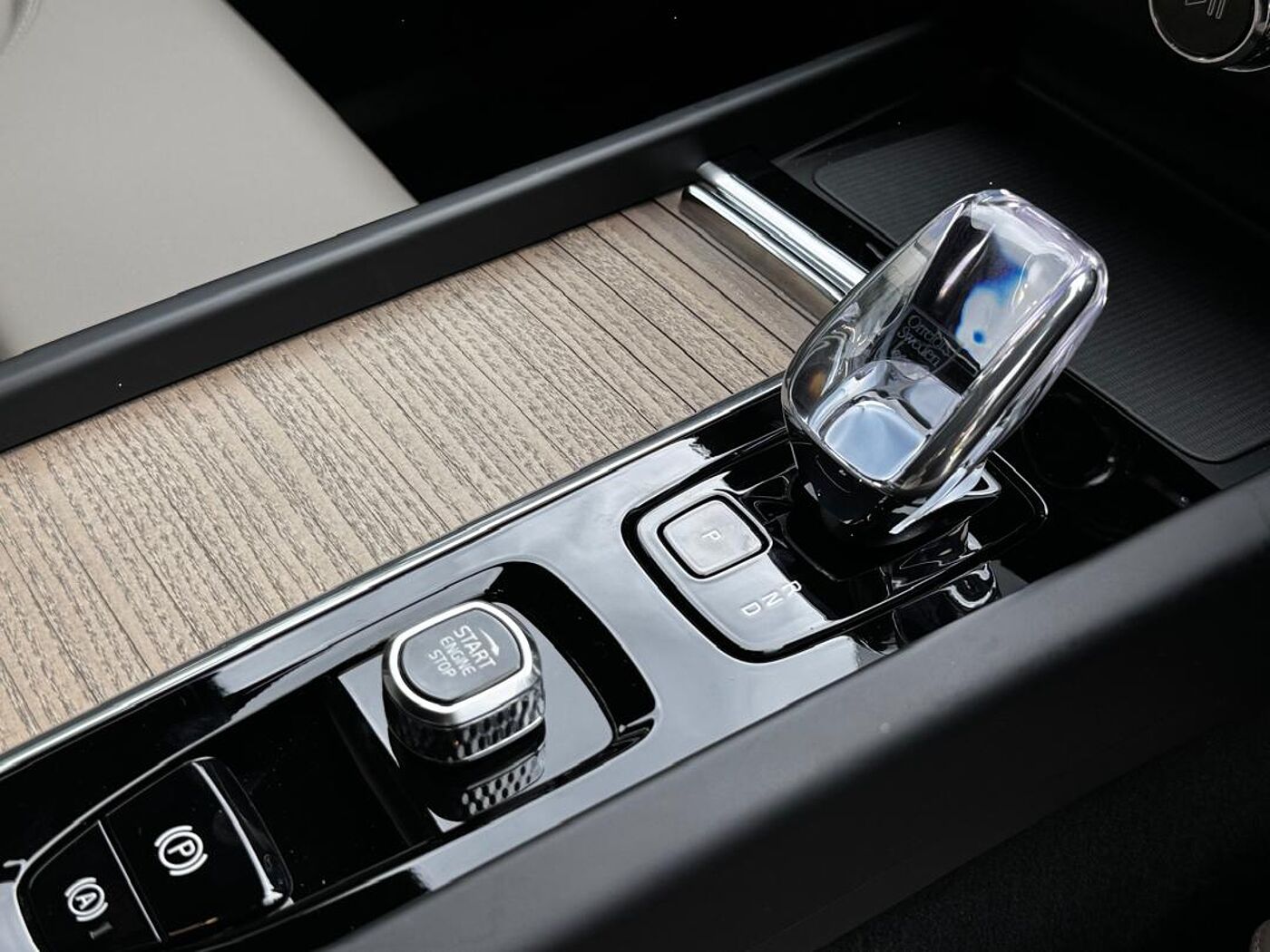 Volvo  Ultra, T8 AWD Plug-in hybrid, Electric/Petrol, Dark