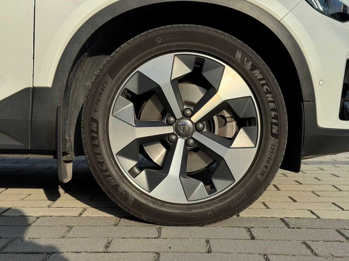 Volvo  Plus, B5 AWD Mild hybrid, Petrol, Dark