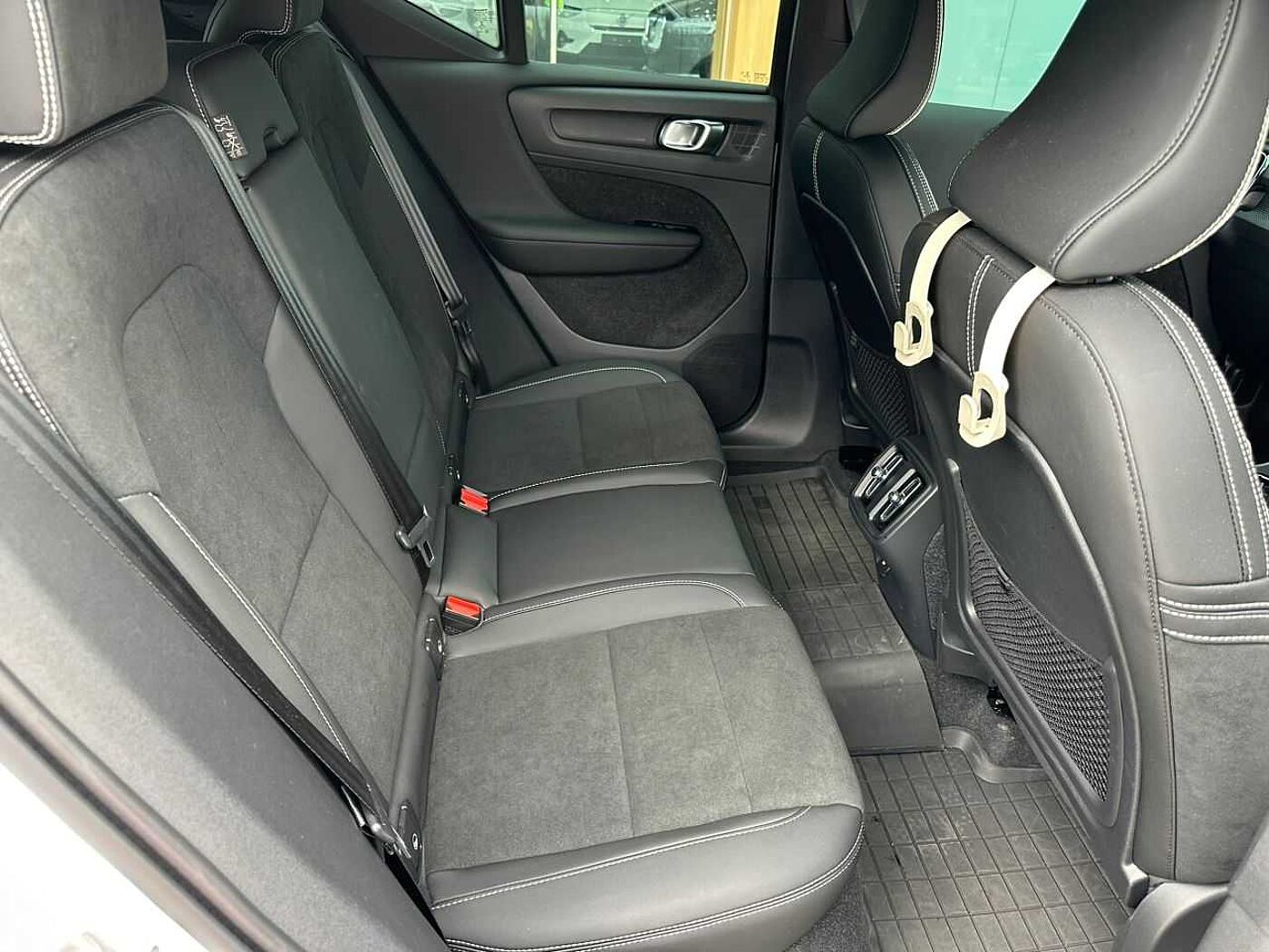 Volvo  Plus, B5 AWD Mild hybrid, Petrol, Dark