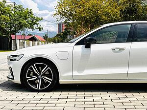 Volvo  S60 Recharge R-Design, T8