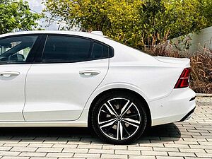 Volvo  S60 Recharge R-Design, T8