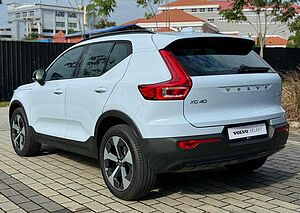 Volvo  XC40 Plus, B5 AWD Mild hybrid, Petrol, Dark