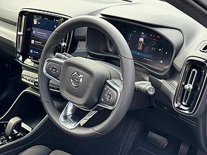 Volvo  XC40 Plus, B5 AWD Mild hybrid, Petrol, Dark