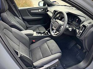 Volvo  XC40 Plus, B5 AWD Mild hybrid, Petrol, Dark