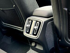 Volvo  XC40 Plus, B5 AWD Mild hybrid, Petrol, Dark