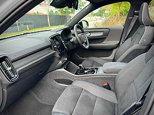 Volvo  XC40 Plus, B5 AWD Mild hybrid, Petrol, Dark