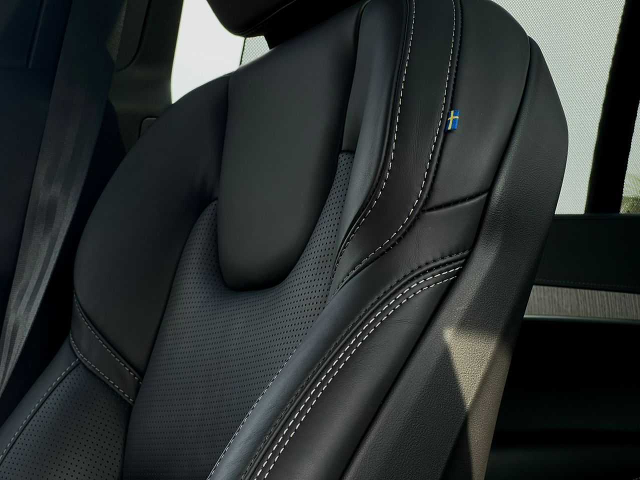 Volvo  XC90 Recharge Ultimate, T8 AWD Plug-in hybrid, Electric/Petrol, Bright, 7 Seats