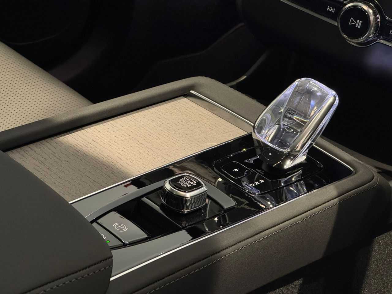 Volvo  XC90 Ultra, T8 AWD Plug-in hybrid, Electric/Petrol, Bright, 7 Seats