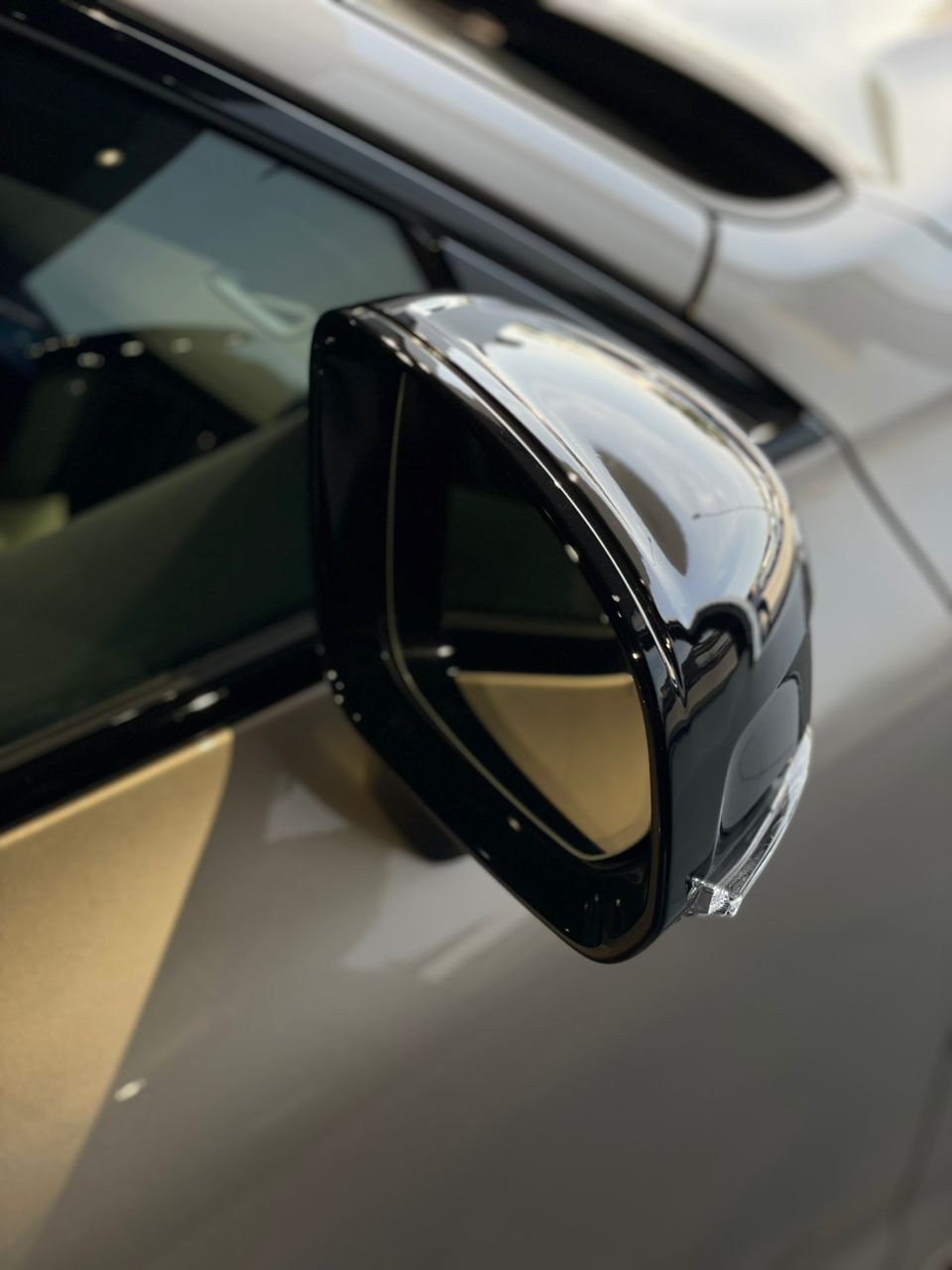 Volvo  XC60 Ultra, T8 AWD Plug-in hybrid, Electric/Petrol, Dark