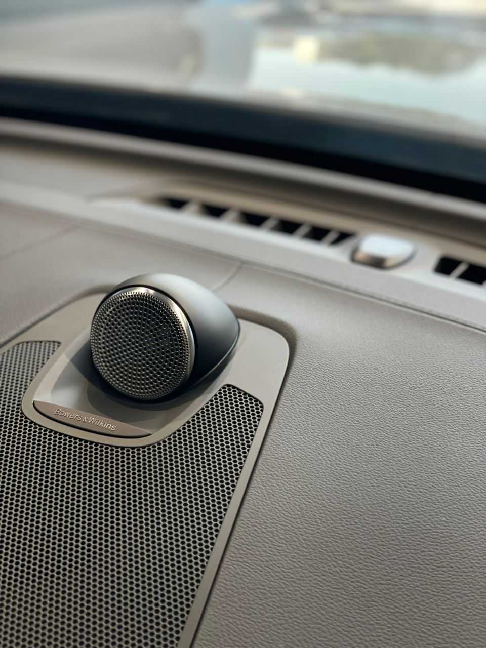 Volvo  XC60 Ultra, T8 AWD Plug-in hybrid, Electric/Petrol, Dark