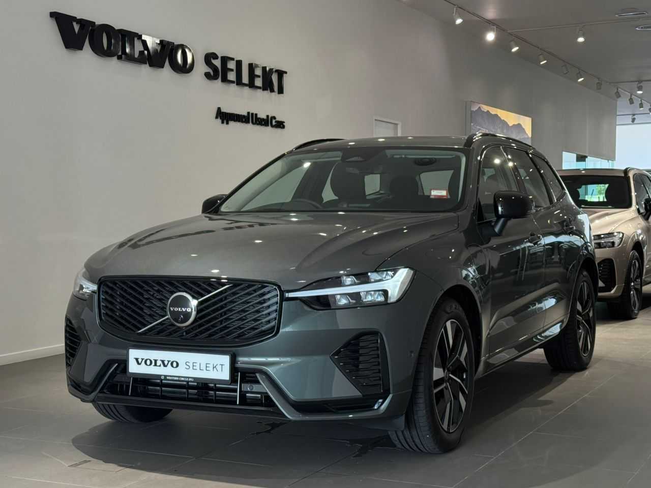 Volvo  XC60 Ultra, T8 AWD Plug-in hybrid, Electric/Petrol, Dark