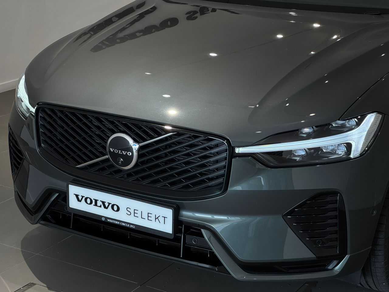 Volvo  XC60 Ultra, T8 AWD Plug-in hybrid, Electric/Petrol, Dark