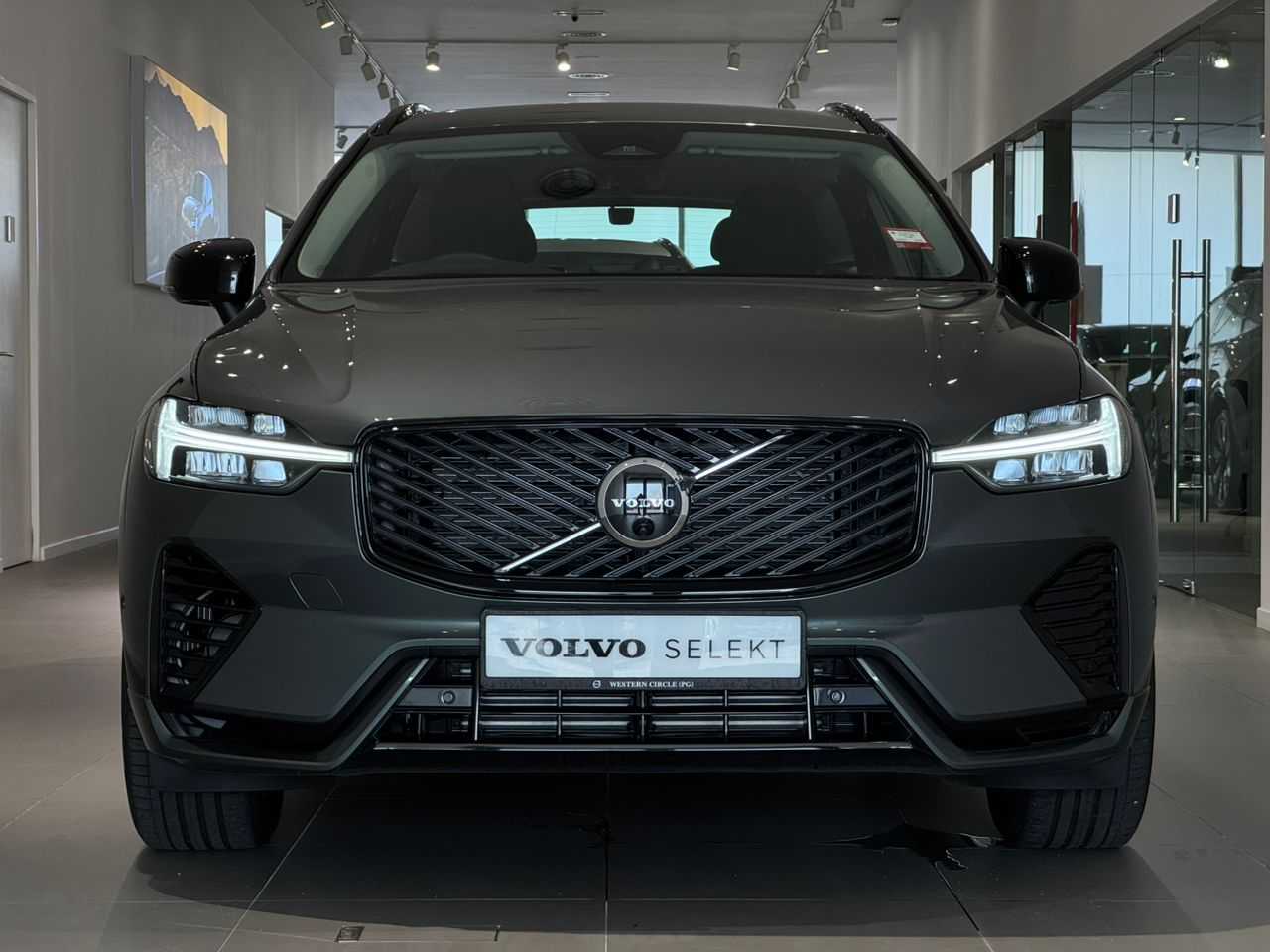 Volvo  XC60 Ultra, T8 AWD Plug-in hybrid, Electric/Petrol, Dark