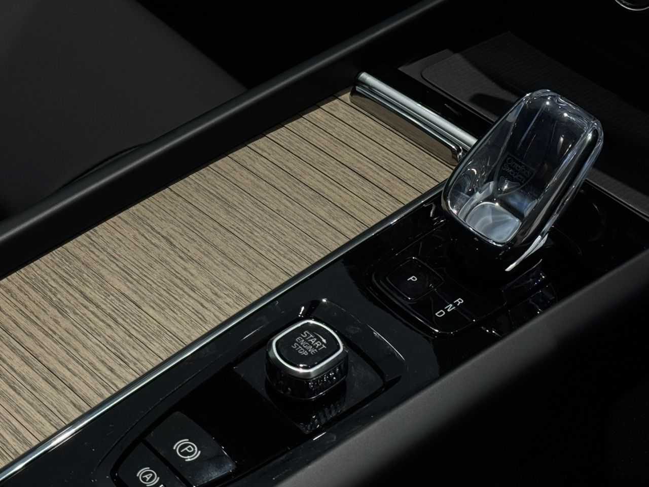 Volvo  XC60 Ultra, T8 AWD Plug-in hybrid, Electric/Petrol, Dark