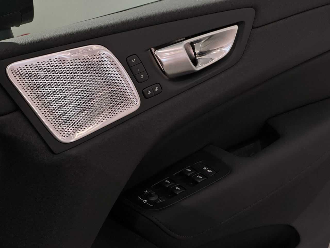 Volvo  XC60 Ultra, T8 AWD Plug-in hybrid, Electric/Petrol, Dark