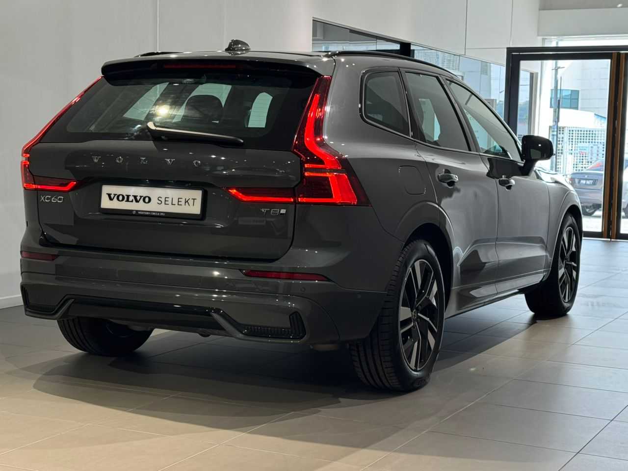 Volvo  XC60 Ultra, T8 AWD Plug-in hybrid, Electric/Petrol, Dark