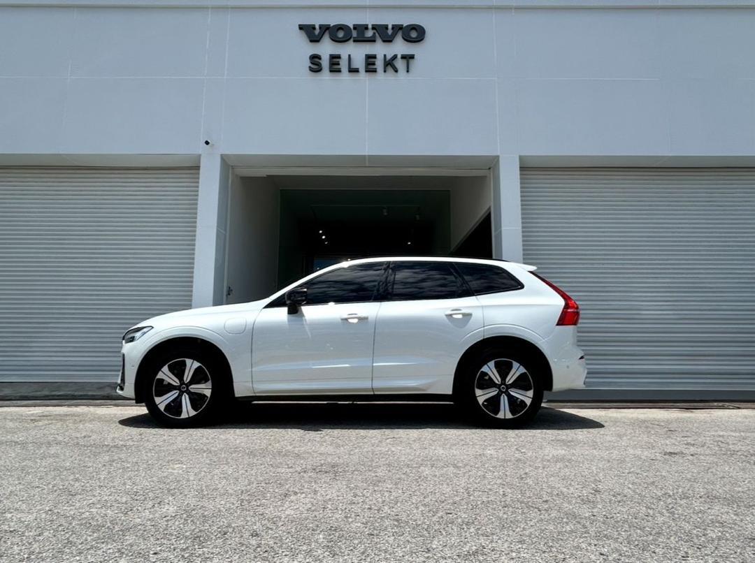 Volvo  XC60 Recharge Ultimate, T8 AWD Plug-in hybrid, Electric/Petrol, Dark