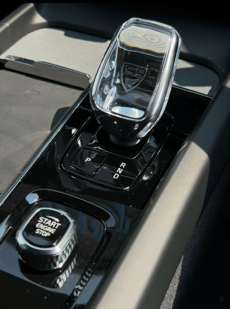 Volvo  XC60 Recharge Ultimate, T8 AWD Plug-in hybrid, Electric/Petrol, Dark