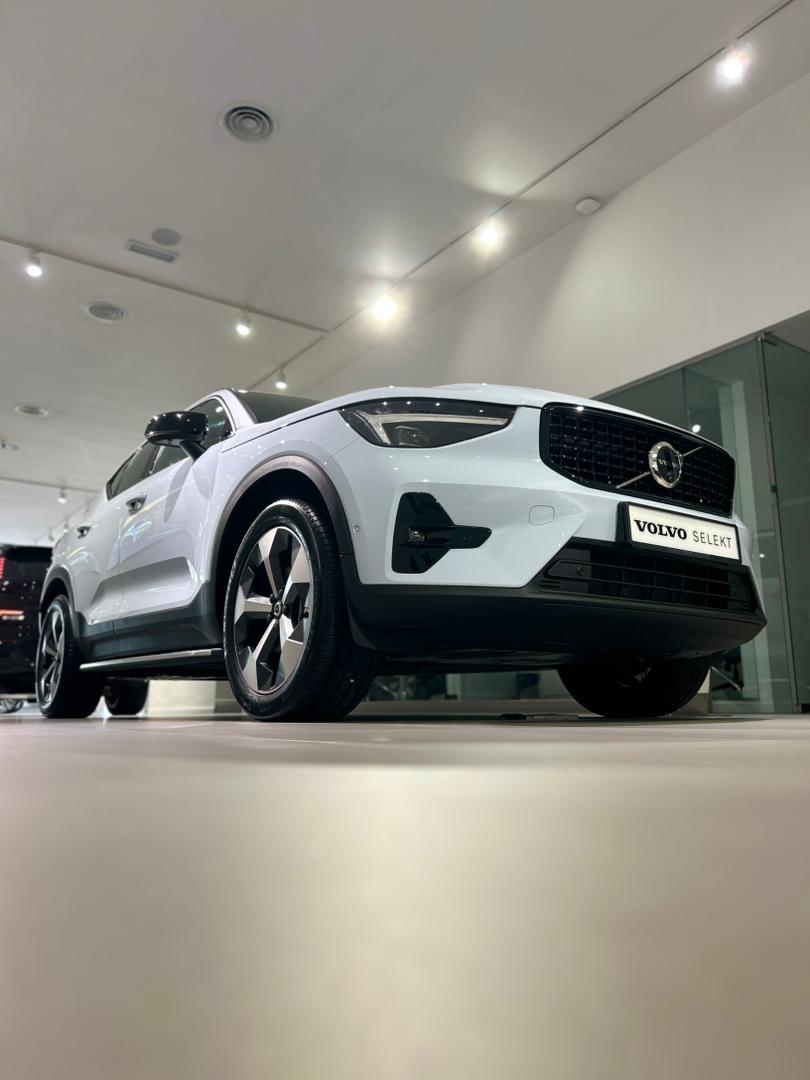 Volvo  XC40 Plus, B5 AWD Mild hybrid, Petrol, Dark