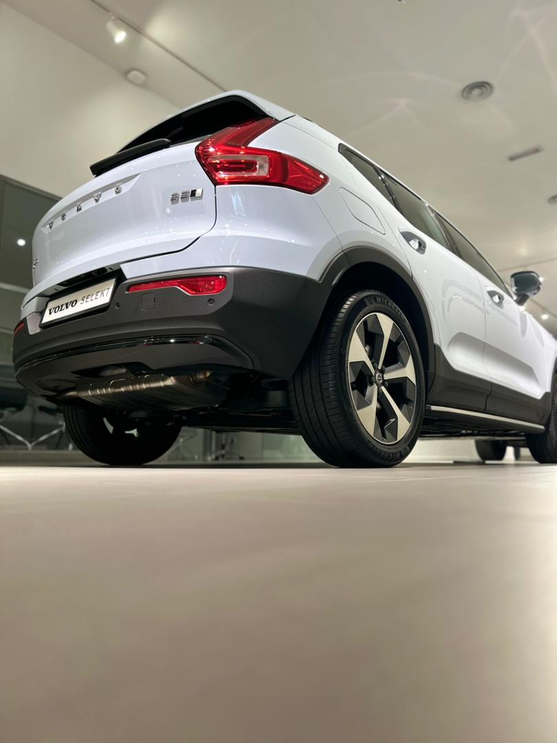 Volvo  XC40 Plus, B5 AWD Mild hybrid, Petrol, Dark