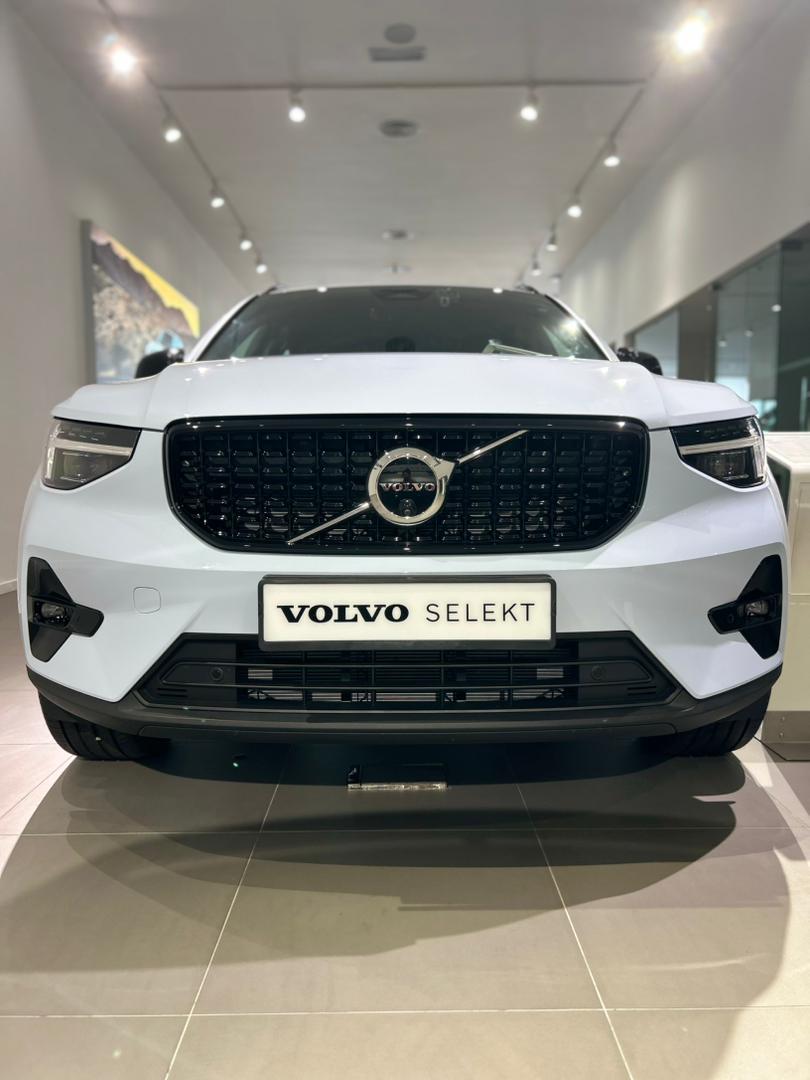 Volvo  XC40 Plus, B5 AWD Mild hybrid, Petrol, Dark