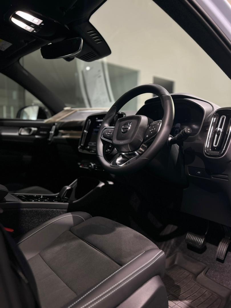 Volvo  XC40 Plus, B5 AWD Mild hybrid, Petrol, Dark