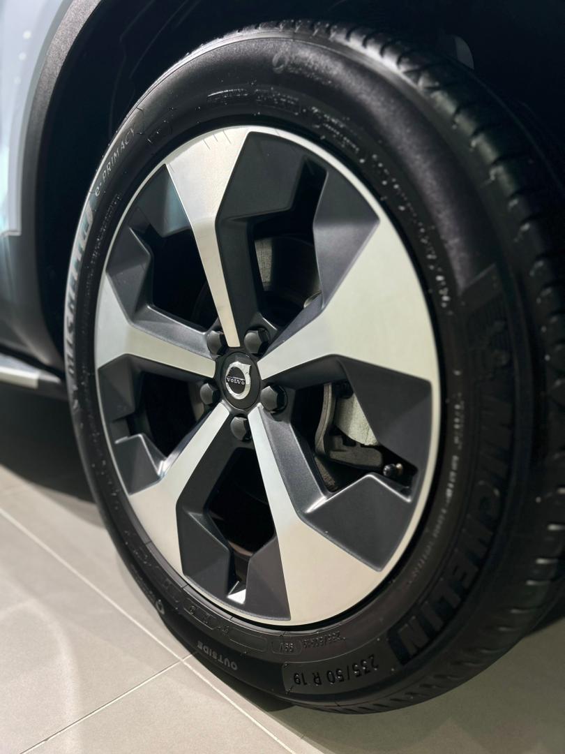 Volvo  XC40 Plus, B5 AWD Mild hybrid, Petrol, Dark