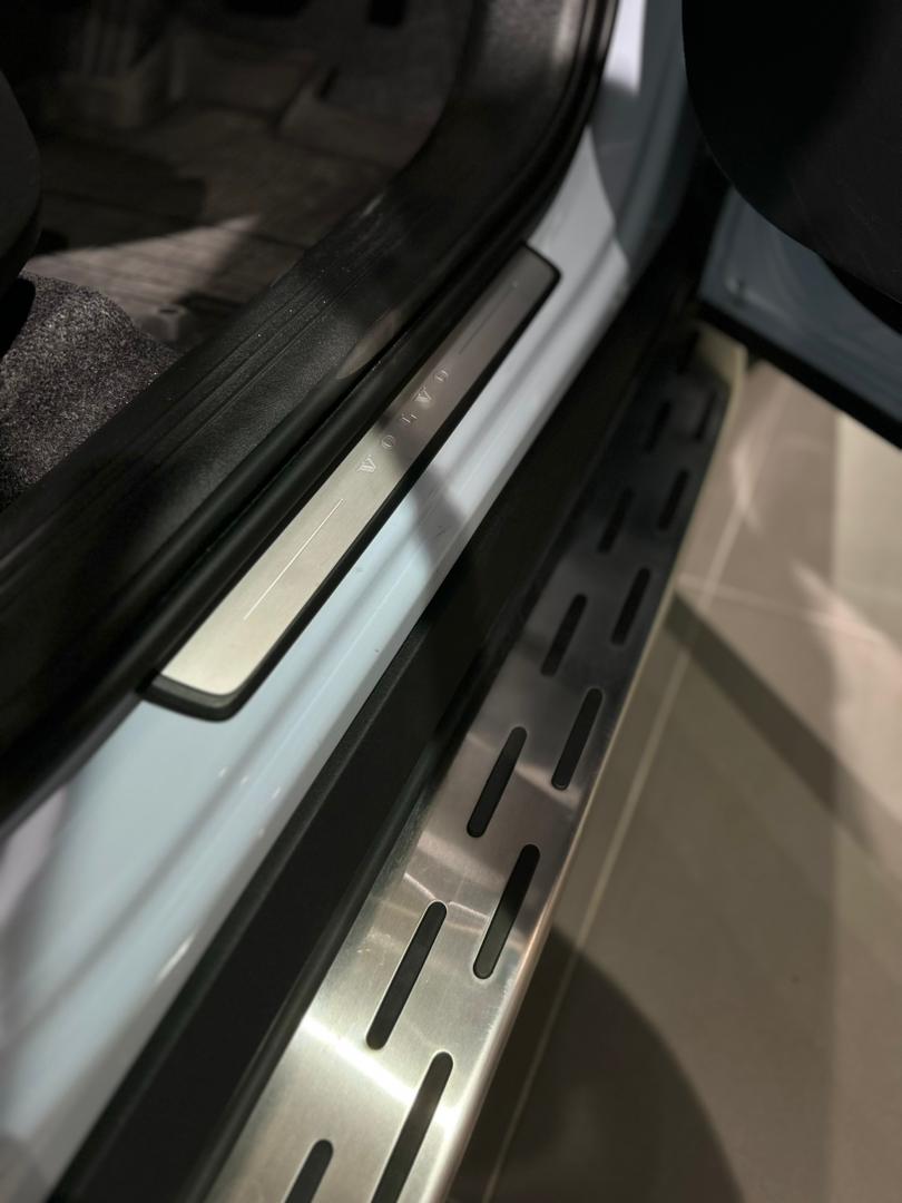 Volvo  XC40 Plus, B5 AWD Mild hybrid, Petrol, Dark