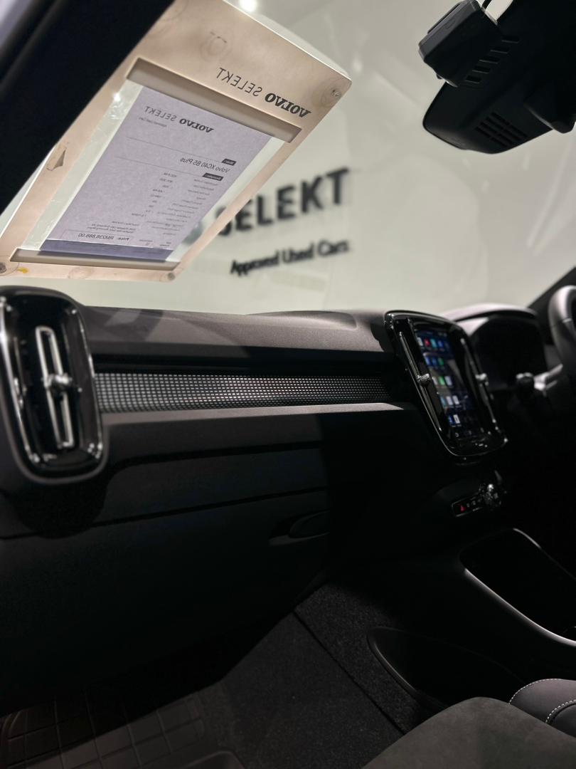 Volvo  XC40 Plus, B5 AWD Mild hybrid, Petrol, Dark