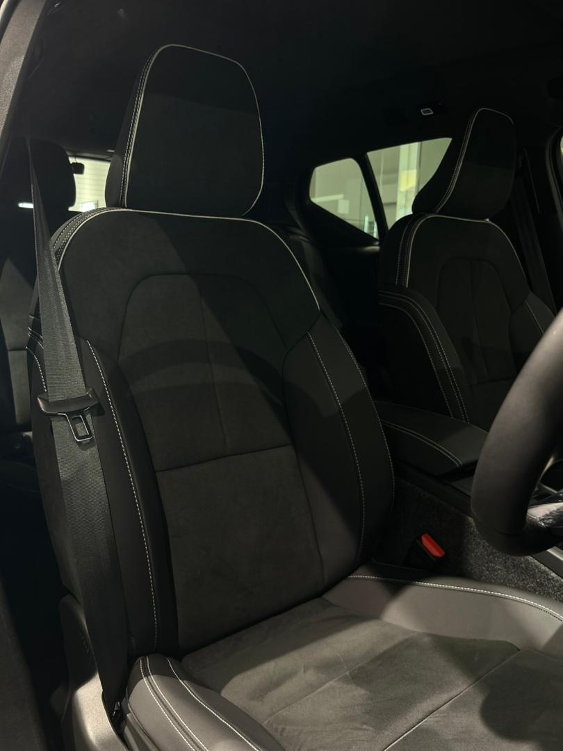 Volvo  XC40 Plus, B5 AWD Mild hybrid, Petrol, Dark