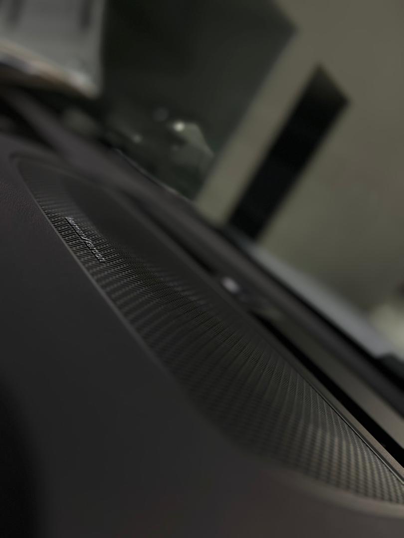 Volvo  XC40 Plus, B5 AWD Mild hybrid, Petrol, Dark