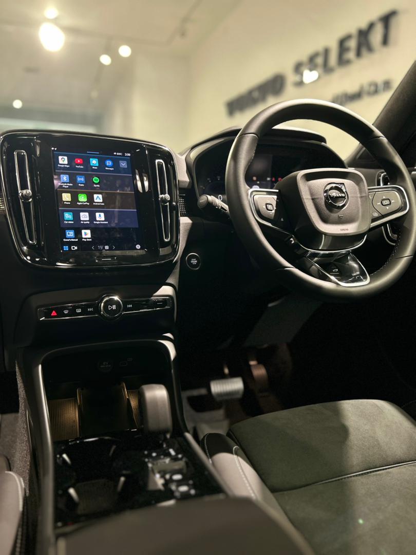 Volvo  XC40 Plus, B5 AWD Mild hybrid, Petrol, Dark