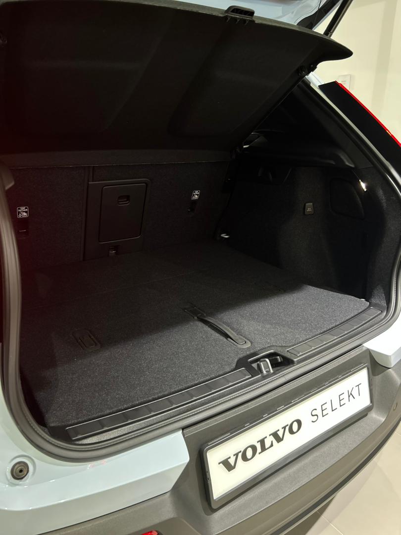 Volvo  XC40 Plus, B5 AWD Mild hybrid, Petrol, Dark