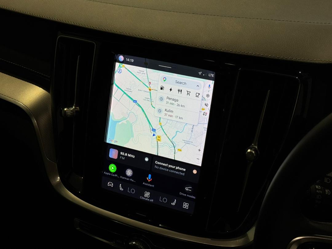 Volvo Recharge Plus, T8 AWD Plug-in hybrid, Electric/Petrol, Bright