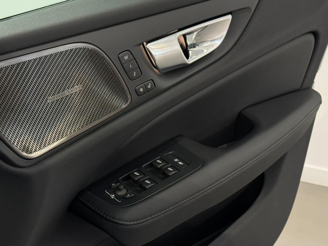 Volvo Recharge Plus, T8 AWD Plug-in hybrid, Electric/Petrol, Bright