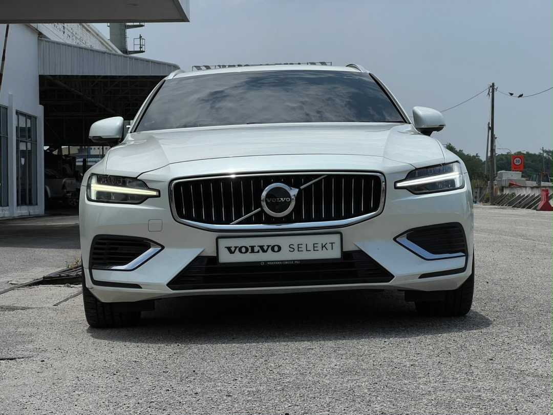 Volvo  V60 Recharge Ultimate, T8 , Electric/Petrol, Bright