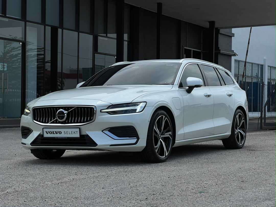 Volvo  V60 Recharge Ultimate, T8 , Electric/Petrol, Bright