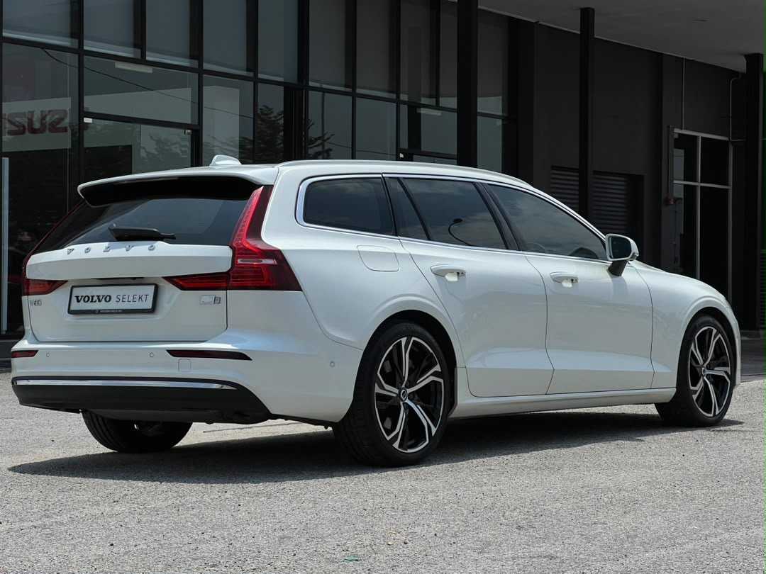 Volvo  V60 Recharge Ultimate, T8 , Electric/Petrol, Bright
